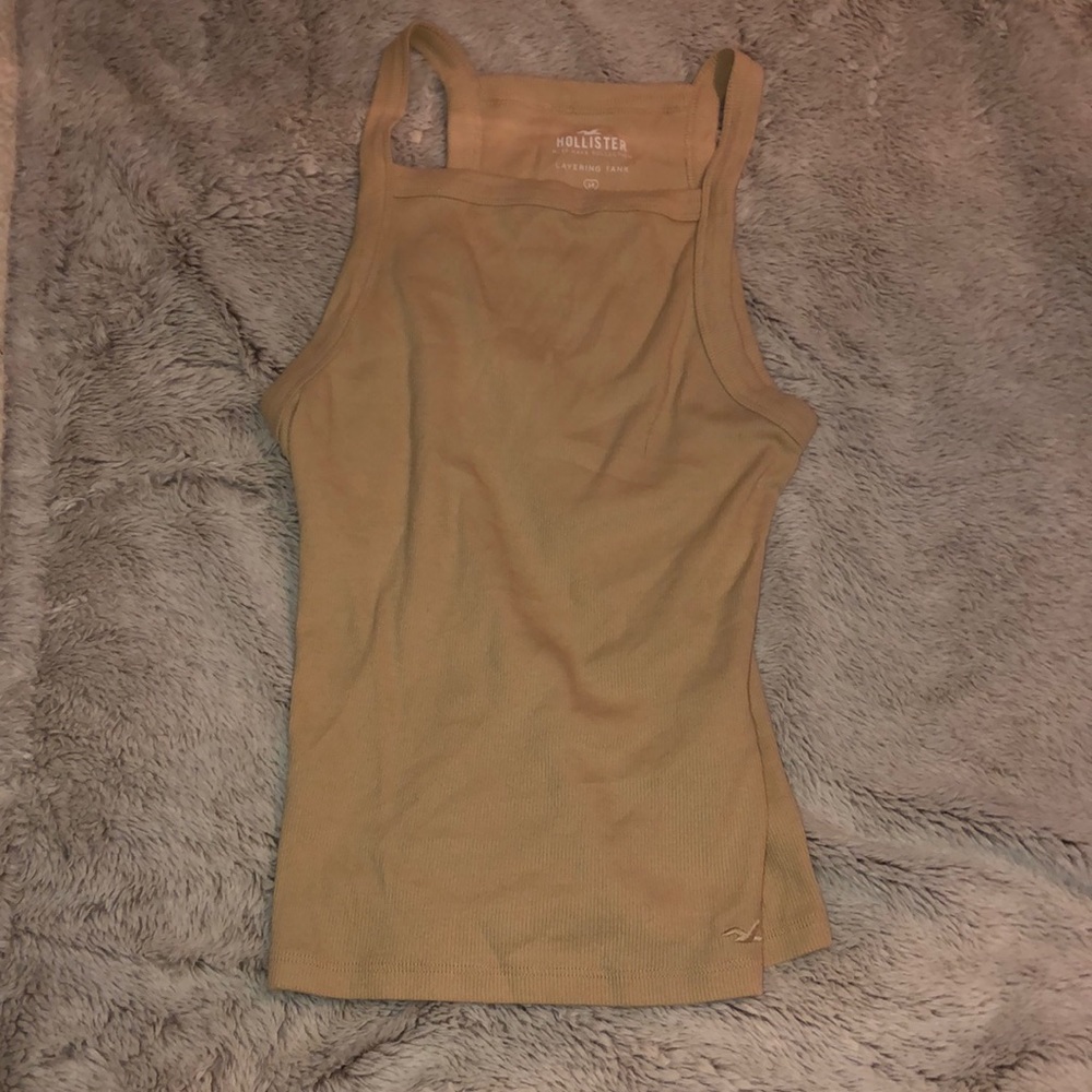 tan hollister tank